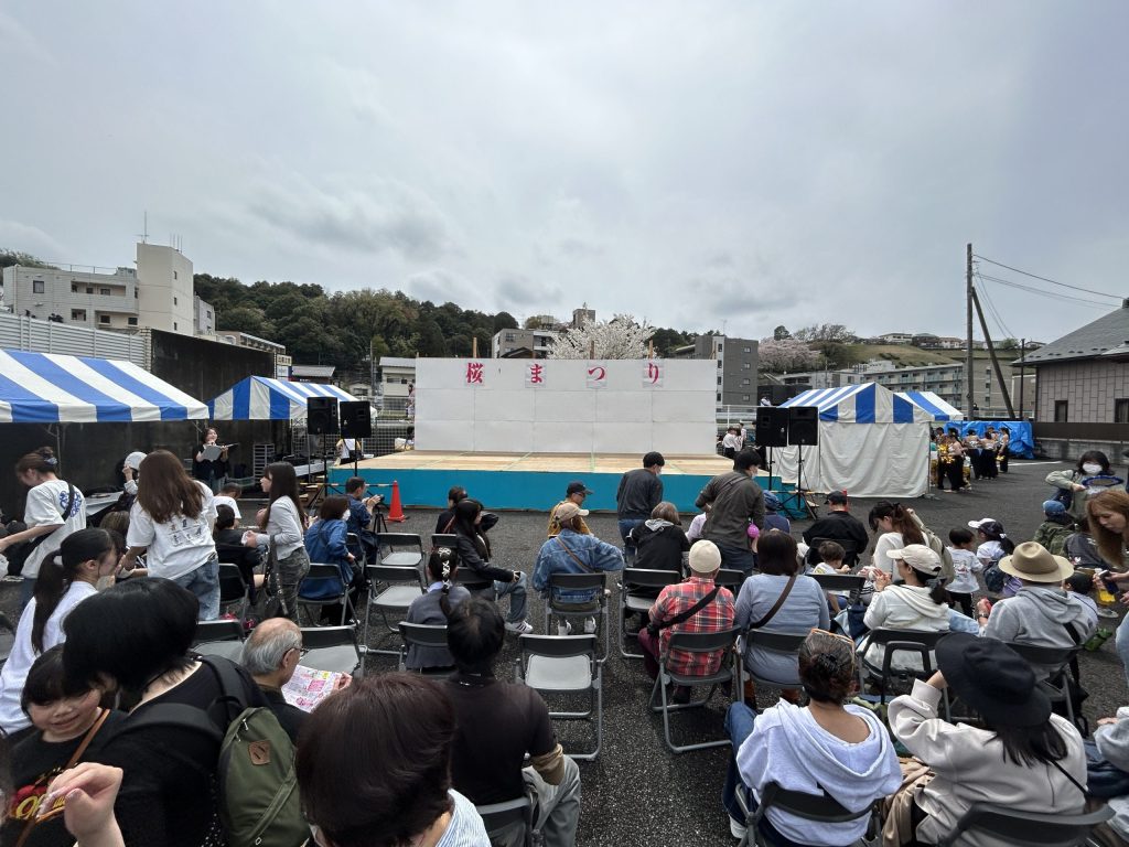 観蔵院境内ステージ